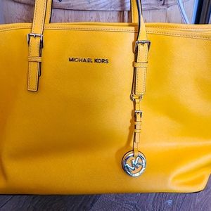 LARGE Michael Kors Jet Set tote in Sunflower color